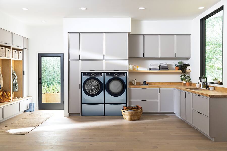 Electrolux - 8.0 Cu. Ft. Electric Dryer with Steam and Instant Refresh - Glacier Blue