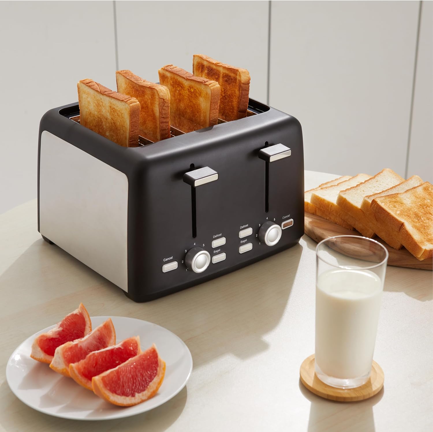Amazon Basics 4 Slice Toaster, 7 Browning Settings, Extra Wide Slots for Bagels and Specialty Breads,